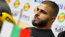 Шампионът Ангел Русев изпусна самолета, тръгна с кола от Истанбул 