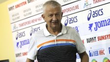 Крушарски: Ще отрежа по едно краче на играчите, ако не минат три кръга