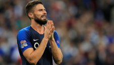 Жиру може да смени Челси с градския съперник Уест Хям още през януари