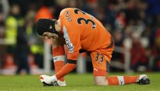 Чех: Командвам защитата на три езика