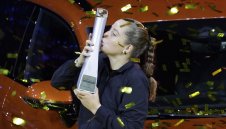 Остапенко шокира световната №1 за титлата в Щутгарт