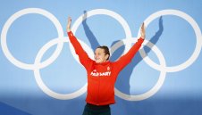 Унгарката Катинка Хосшу счупи световния рекорд на 400 метра съчетано плуване