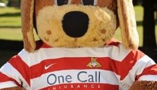 Уволниха и върнаха талисман заради еротични снимки