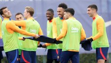 Любов в сапунката: Дембеле иска да остане в Барса