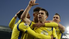 Евертън прати Палас в опасната зона