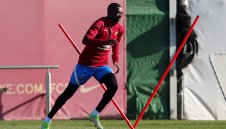 Челси се възползва от сагата с Дембеле, иска го под наем