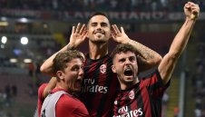 Сусо мъкне Милан на гръб + ВИДЕО