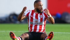 Нападател на Брентфорд е най-големият карък във Висшата лига