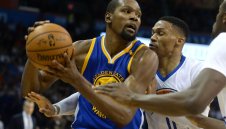 Дюрант отговори на освиркванията с 34 точки и победа