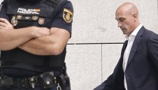 Голям проблем! ФИФА и УЕФА заплашиха Испания