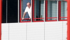 Ули Хьонес излиза от затвора след седем месеца