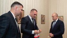 Братя Пулеви със специален подарък за президента Румен Радев