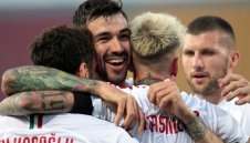 Милан мина без проблеми през Лече 