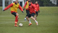 Майнц надъхва Неделев с текст на развален български