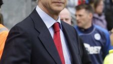 Венгер иска да остане в Арсенал