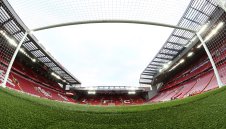 Ливърпул ще играе на по-малък "Анфийлд"