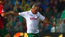 „Камата“ лично яхва багера, за да бута „Армията“