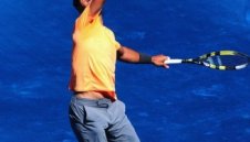 Син, червен – за Надал няма значение