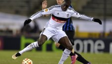 Демба Ба със странен трансфер, заби се в Китай