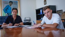 Левски преподписа с талантлив халф + СНИМКИ