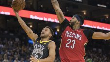 Стеф пропусна първите си 10 стрелби, но и това не спаси Пеликанс