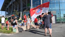 По 3000 фена ще подкрепят Байерн и Севиля в Унгария