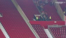 Паника на "Олд Трафорд", евакуираха стадиона заради бомбена заплаха