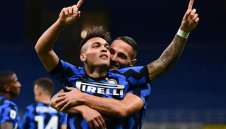 Трилър в Милано, но Интер надви Фиорентина с 4:3