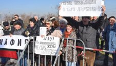 Скандали, протести и викове "БФС е мафия" при откриването на новата база