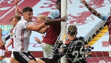 Как Борнемут изпадна заради гаф на "Ястребово око"