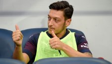 Супер новини за Арсенал, Йозил подновява тренировки с тима