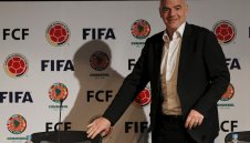 Обискираха офисите на УЕФА