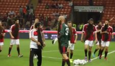 Милан с ефектна реклама на афтършейв