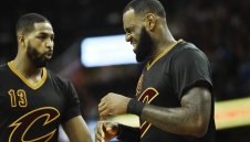 Кливланд пак се изложи, падна и от Сакраменто