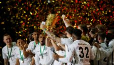 Сензация в Берлин! Айнтрахт тръшна Байерн и грабна Купата на Германия + СНИМКИ и ВИДЕО