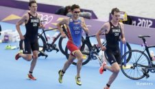 Двама братя на почетната стълбичка