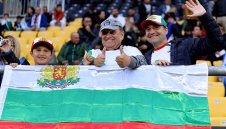 Ще се орезилим ли и срещу Исландия? България трепери за серията си
