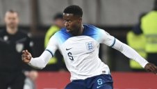 Невероятно! Защитник на Англия се отказва от златния си медал при триумф