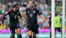 Кейн вкарва като луд заради... жената на Сане + СНИМКИ