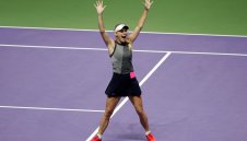 Возняцки спечели два мача за четири часа и е на финал