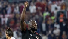 30 000 свирки за Лукаку! Дали обаче няма да прекратят мача?