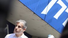 На Левски се падна двуглав черен лебед