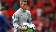 Дзола недоволства от късното решение на Челси да го освободи