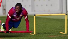 Барса с последен опит за Дембеле