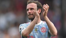 Изненадващ кандидат за Хуан Мата