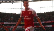 Арсенал се измъчи, но пречупи Уотфорд с 2:0