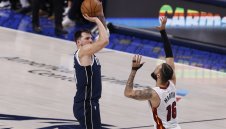 Дончич направи шести пореден "трипъл-дабъл" и влезе в историята на НБА