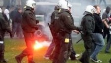 Германската полиция скочи на футболния съюз