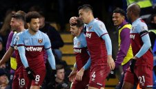 Челси бра голям срам срещу намиращия се в безобразна форма Уест Хям, загуби на "Стамфорд Бридж"