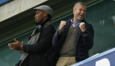 Футболистите на Челси играят тенис на маса с Абрамович